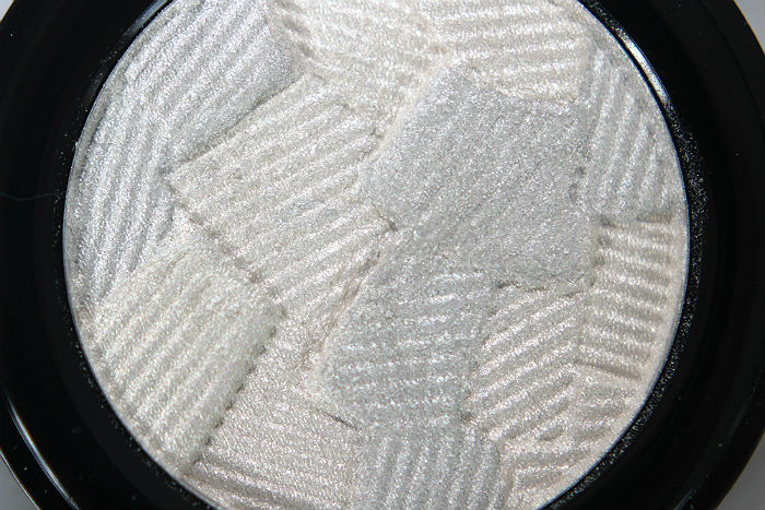 catrice 3d glow highlighter icy glaze 