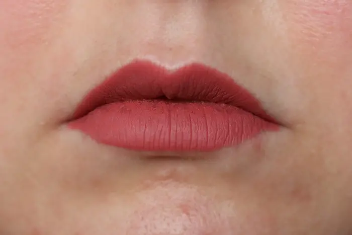 karl lagerfeld liquid lipstick merengue swatch close up