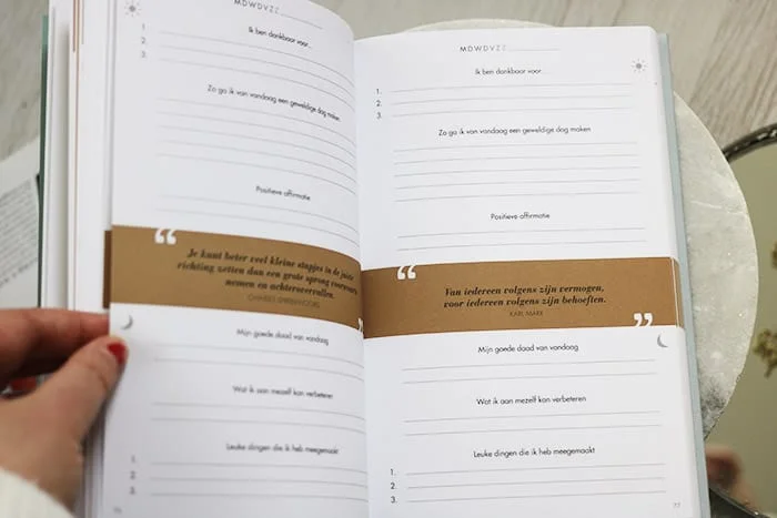 Het 6 minuten dagboek om elke dag herinneringen op te schrijven